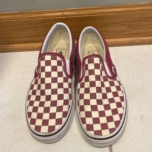 🌞Van’s checkered slip ons. Excellent condition